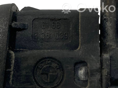 Mazgāšanas šķidruma smidzinātājs (-i) priekšējam logam