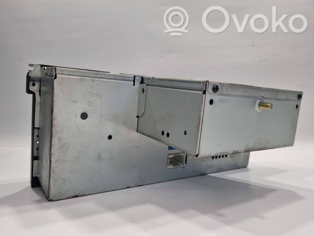 Radio / CD/DVD atskaņotājs / navigācija