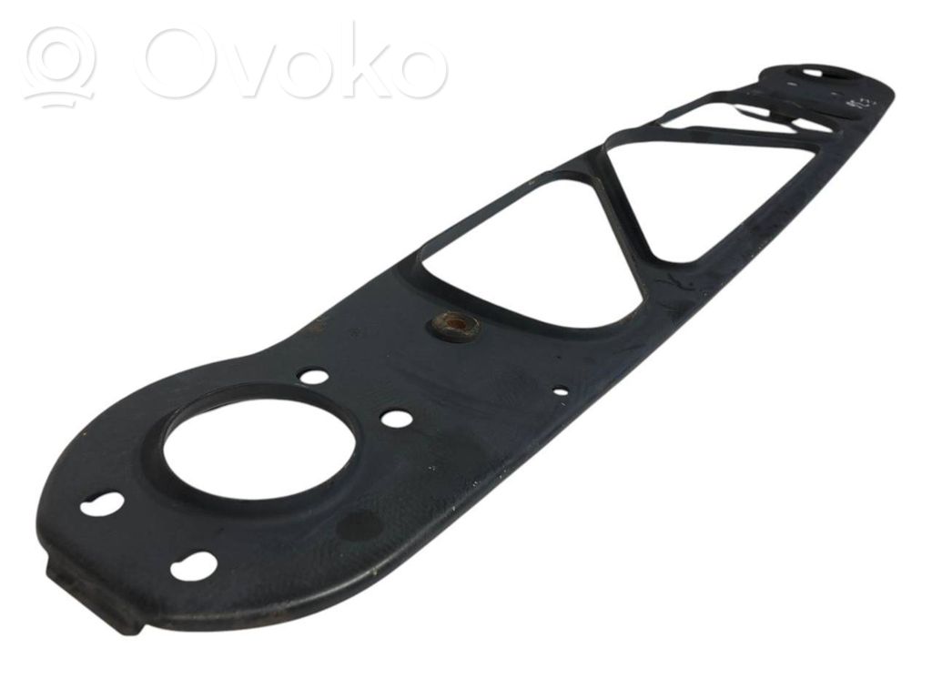 Priekšpusē bampera sastiprinājums