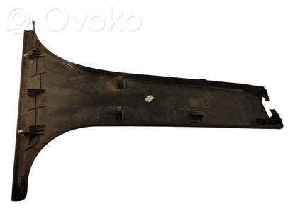 (B) statņa dekoratīvā apdare (apakšdaļa)