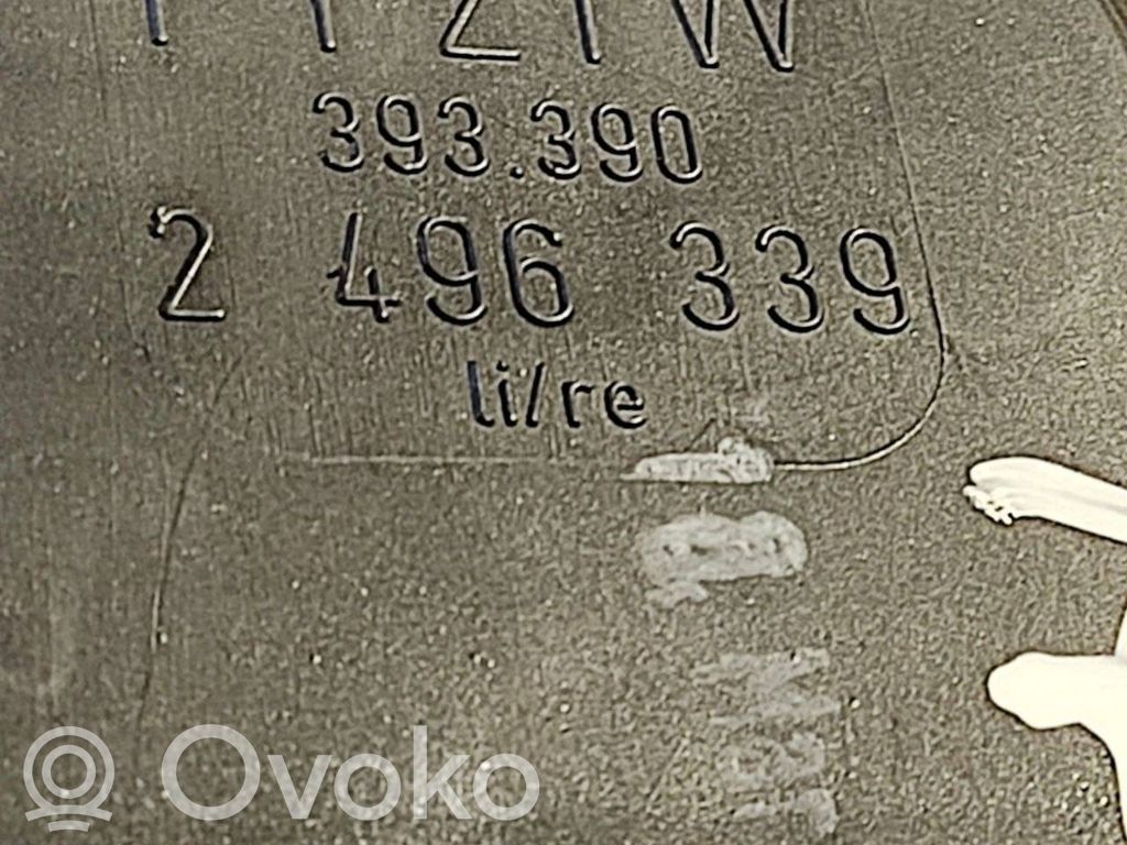Aizmugurējais lukturis virsbūvē