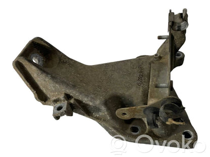 Engine mounting bracket