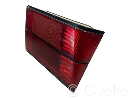 Aizmugurējais lukturis pārsegā