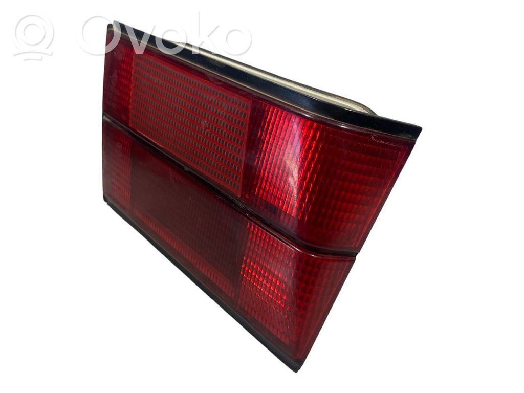 Aizmugurējais lukturis pārsegā