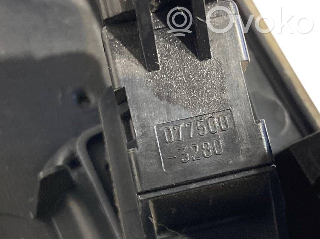 Instrumentu paneļa dekoratīvā apdare