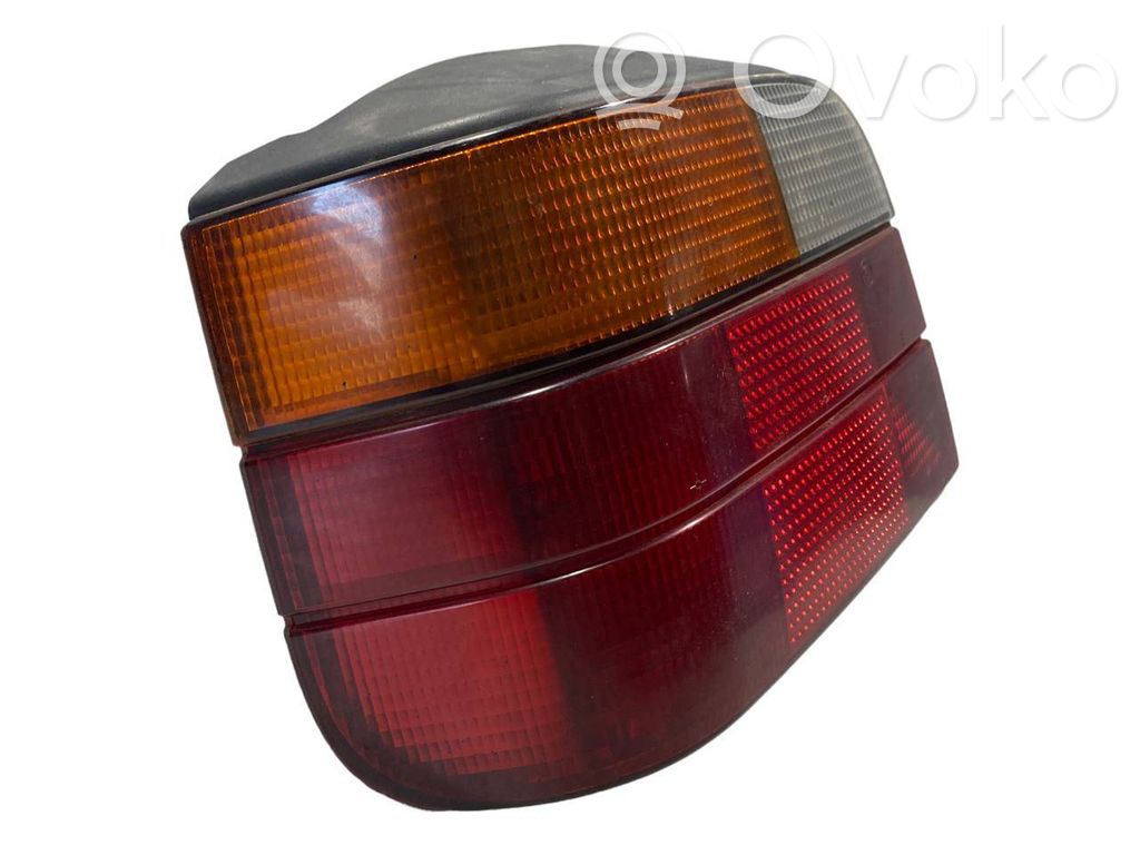 Aizmugurējais lukturis virsbūvē