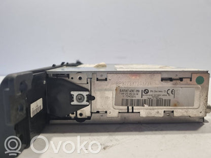 Radio / CD/DVD atskaņotājs / navigācija