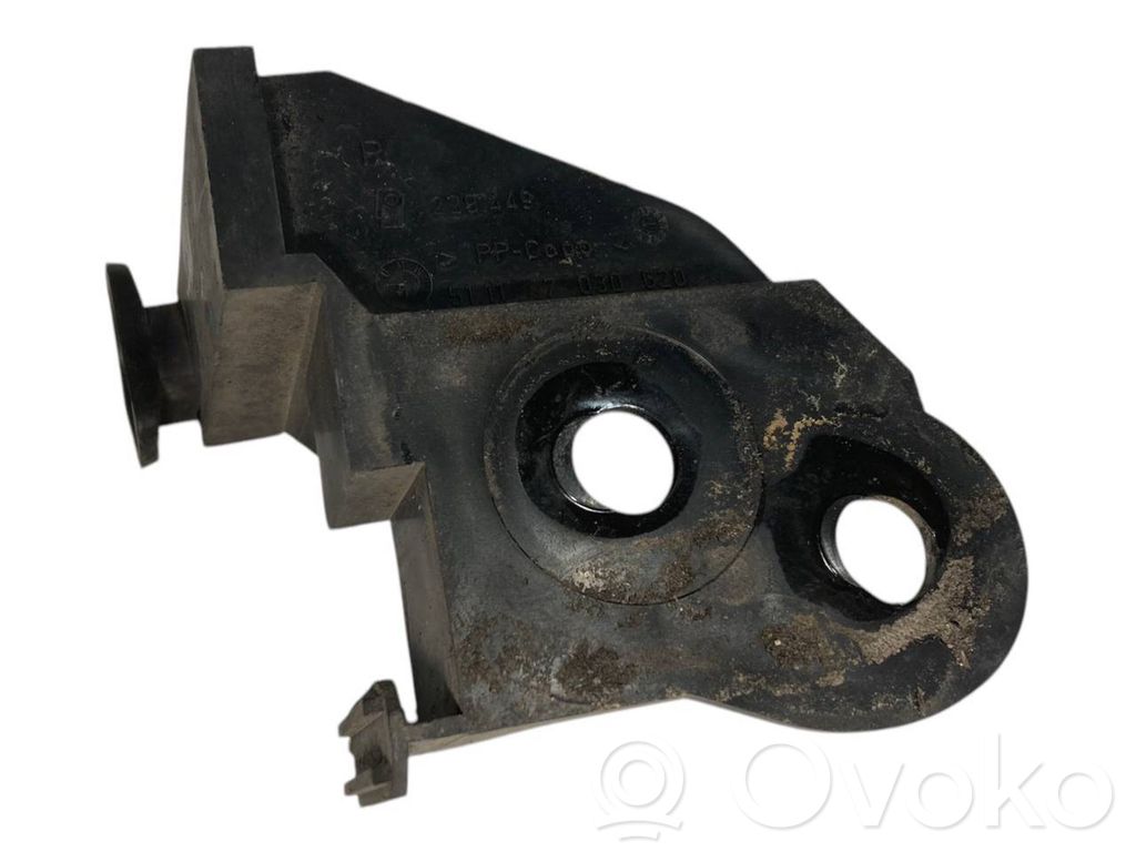 Priekšpusē bampera turētājs