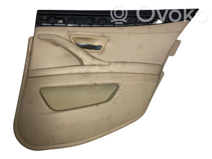 Apšuvums aizmugurējām durvīm