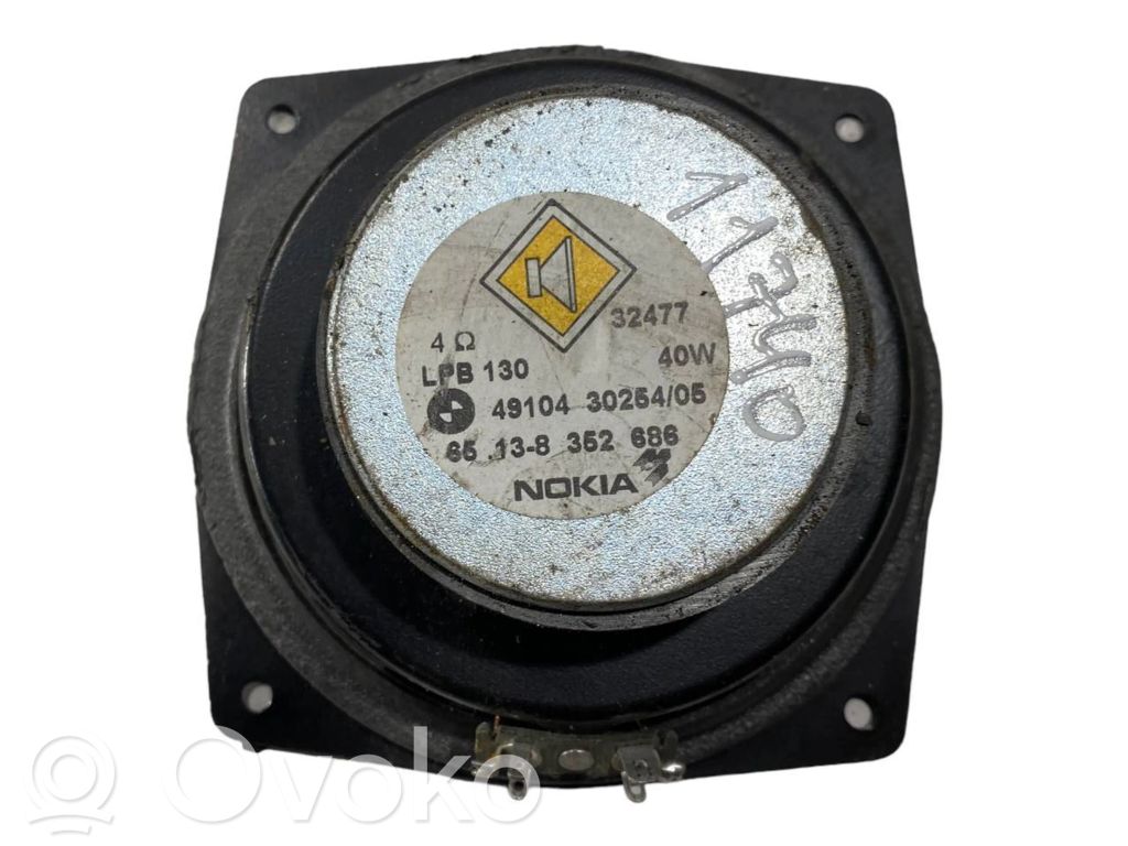 Skaļrunis (-i) pakaļējās durvīs