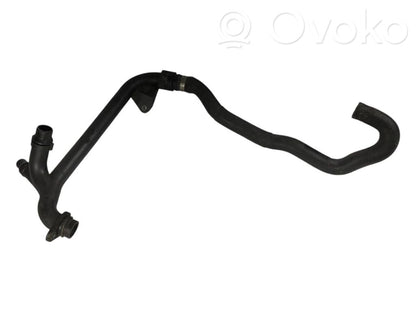 Caurulīte (-es) / šļūtene (-es)