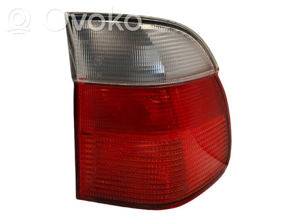 Aizmugurējais lukturis virsbūvē