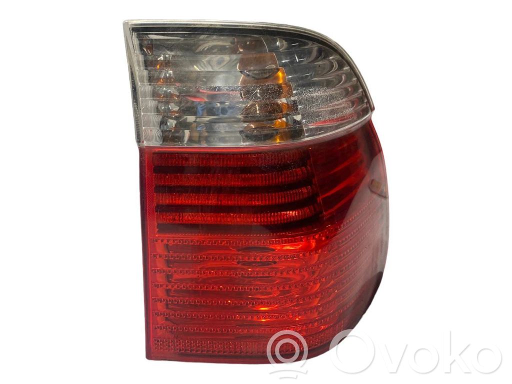 Задний фонарь в кузове