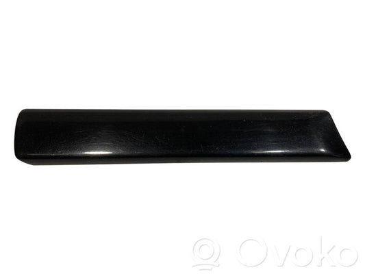 Spārna dekoratīvā apdare (moldings)