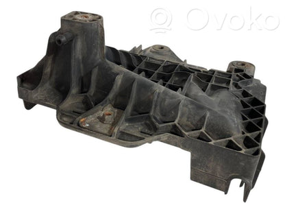 Akumulatora nostiprināšanas pamatne