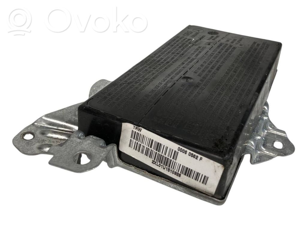 Aizmugurējo durvju drošības spilvens