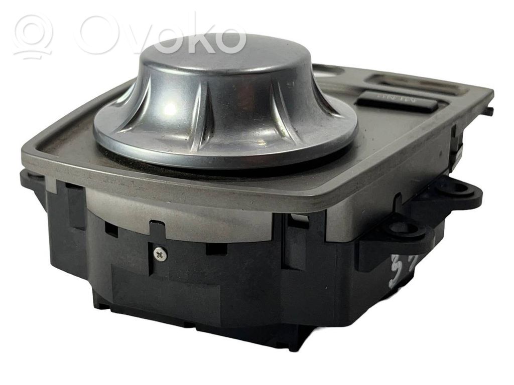 Multimediju kontrolieris