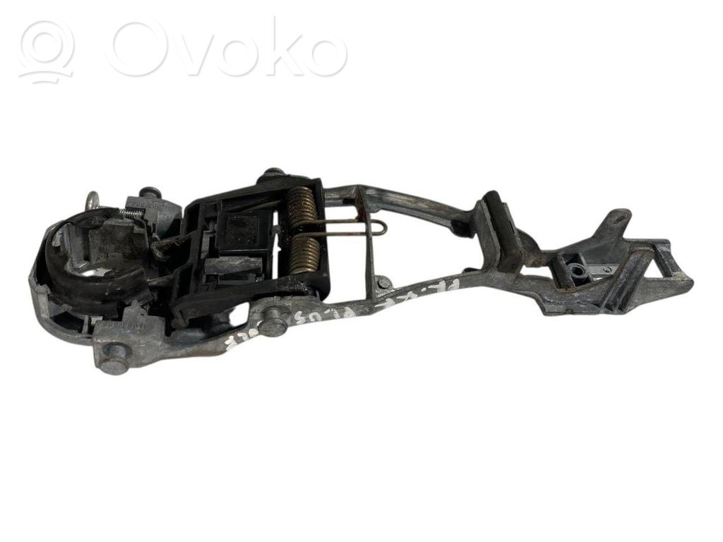 Priekšpusē turētājs / kronšteins ārējam atvēršanas rokturim