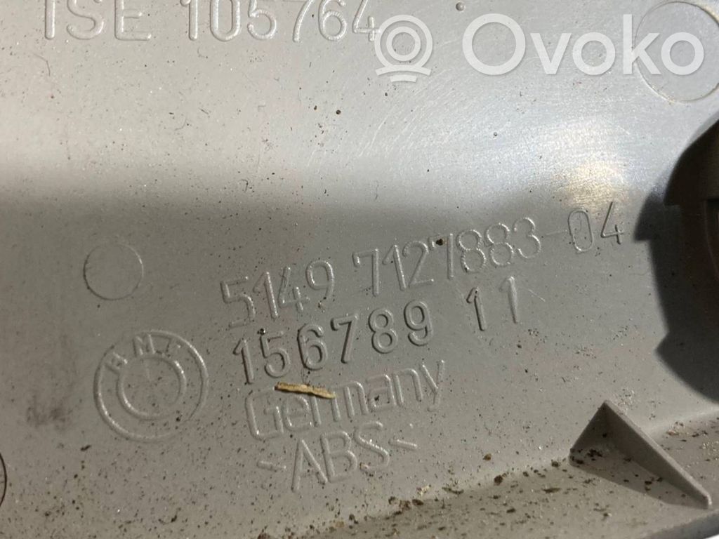 Augšējā dekoratīvā apdare (pie loga)