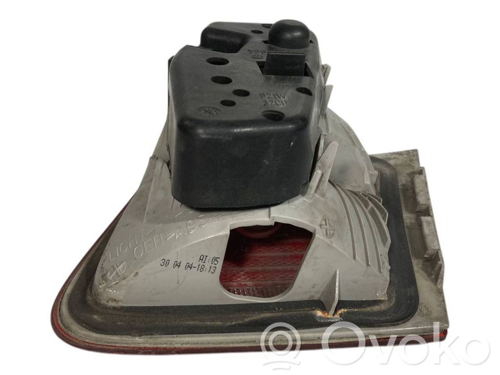 Задний фонарь на капоте