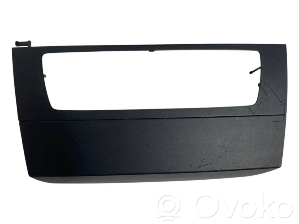 Radiouztvērēja / navigācija dekoratīvā apdare