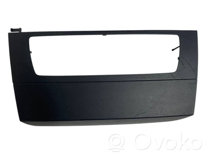 Radiouztvērēja / navigācija dekoratīvā apdare