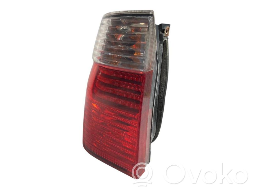 Aizmugurējais lukturis virsbūvē