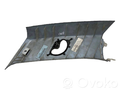 (C) statņa dekoratīvā apdare