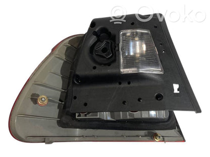 Aizmugurējais lukturis virsbūvē