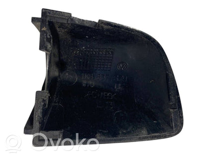 Priekšpusē durvju roktura vāciņš