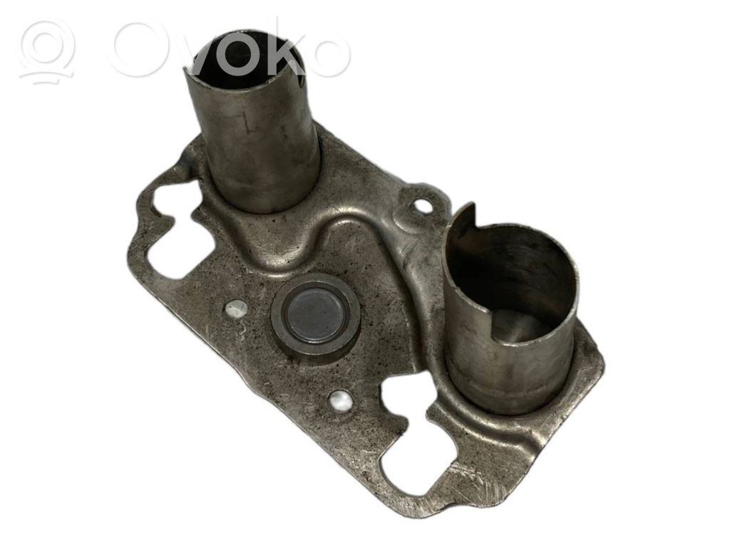 Cita veida dzinēja nodalījuma detaļa