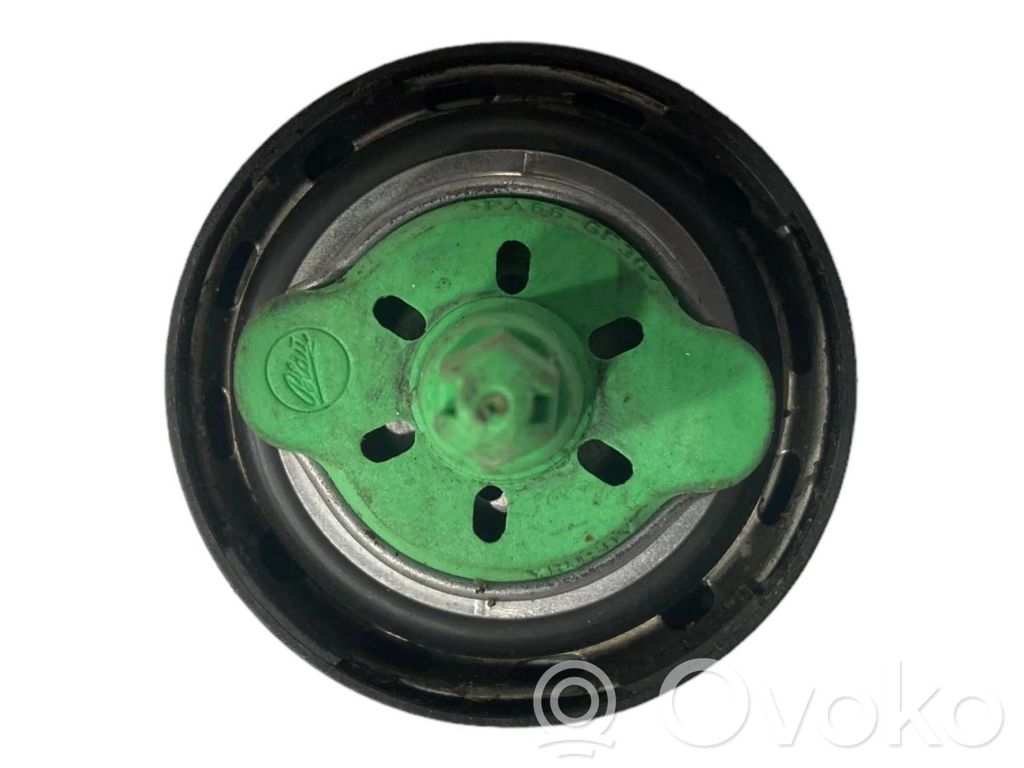 Aizskrūvējams degvielas tvertnes vāciņš