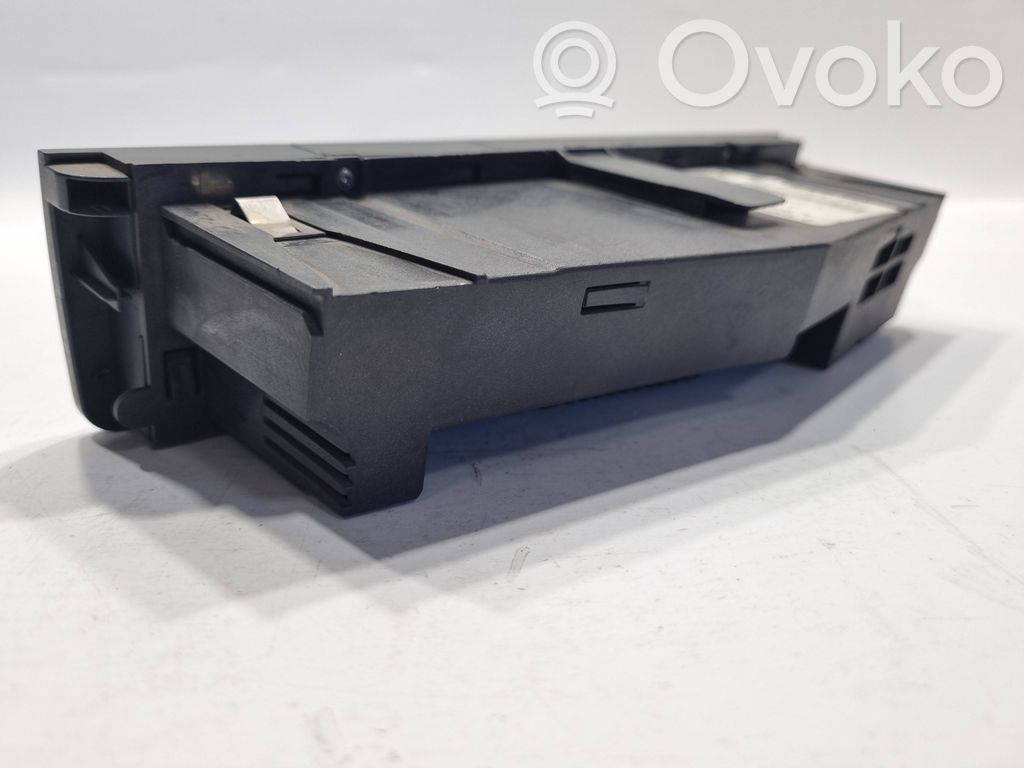 Gaisa kondicioniera / klimata kontroles / salona apsildes vadības bloks (salonā)