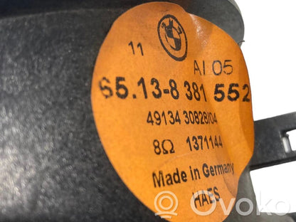 Skaļrunis (-i) pakaļējās durvīs