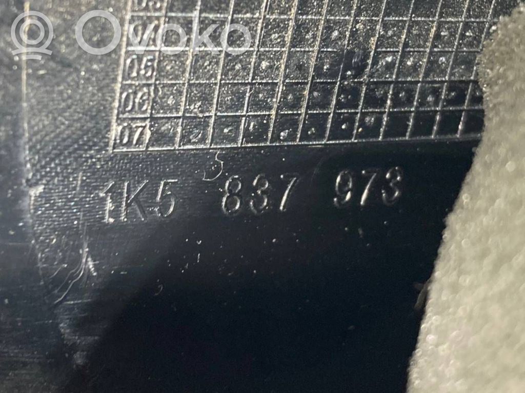 Augsto frekvenču skaļrunis (-i) priekšējās durvīs