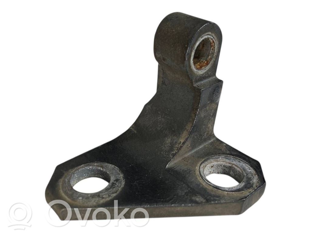 Priekšpusē augšējā vira (eņģe)