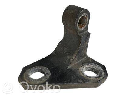 Priekšpusē augšējā vira (eņģe)