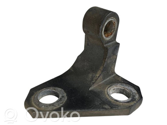 Priekšpusē augšējā vira (eņģe)