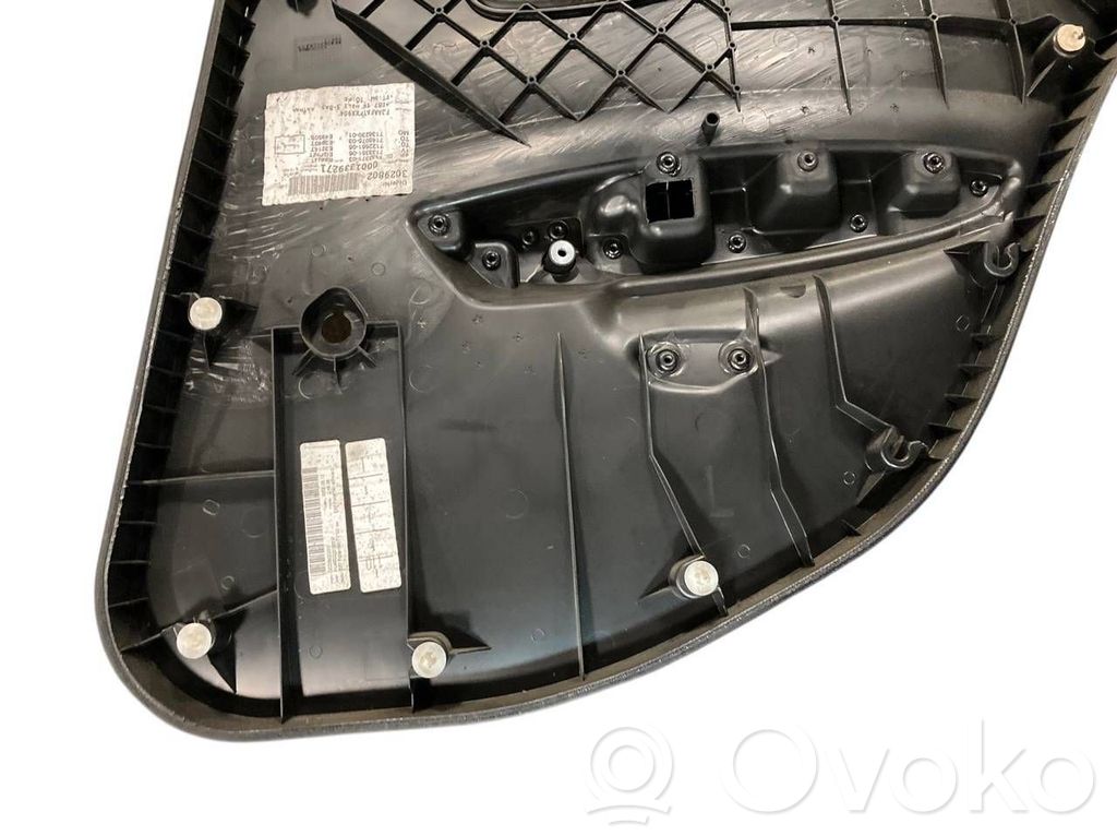 Apšuvums aizmugurējām durvīm