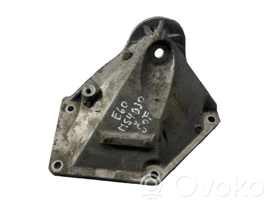 Engine mounting bracket