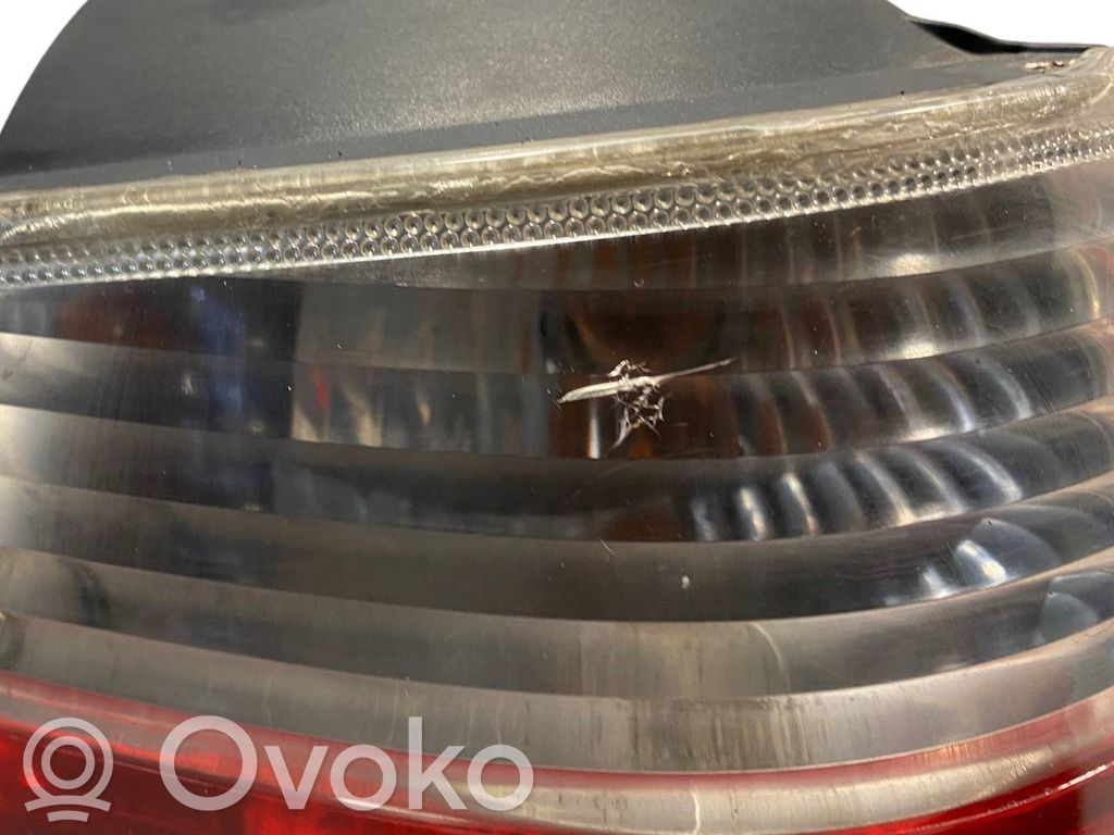 Aizmugurējais lukturis virsbūvē