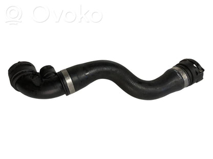 Caurulīte (-es) / šļūtene (-es)