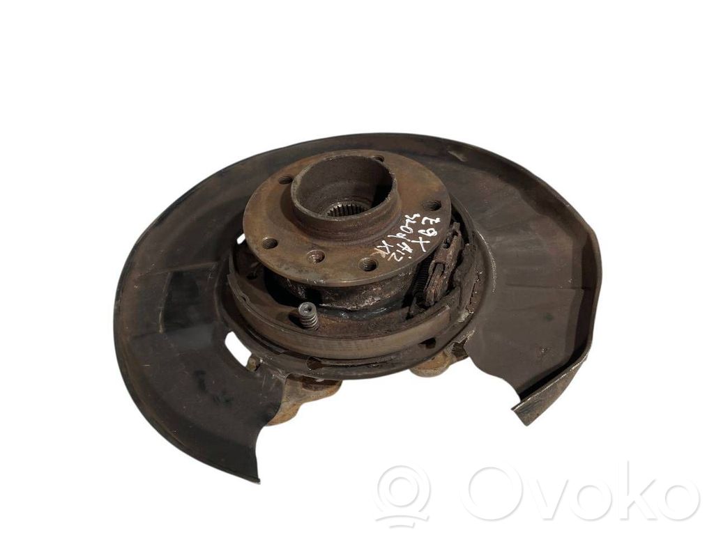 Aizmugurē riteņa rumbas vārpstas šarnīrs (stupica, capfa)