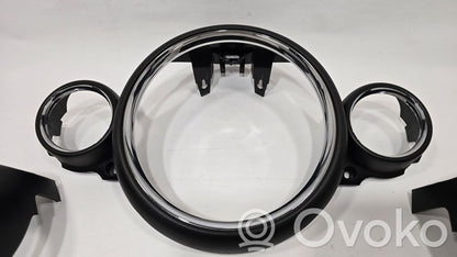 Paneļa dekoratīvās apdares vairogs (centrālais)