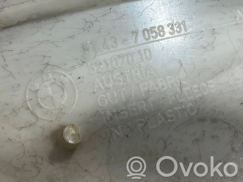 (A) statņa dekoratīvā apdare