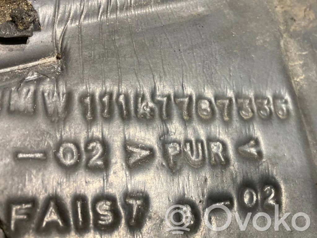 Dzinēja pārsegs (dekoratīva apdare)