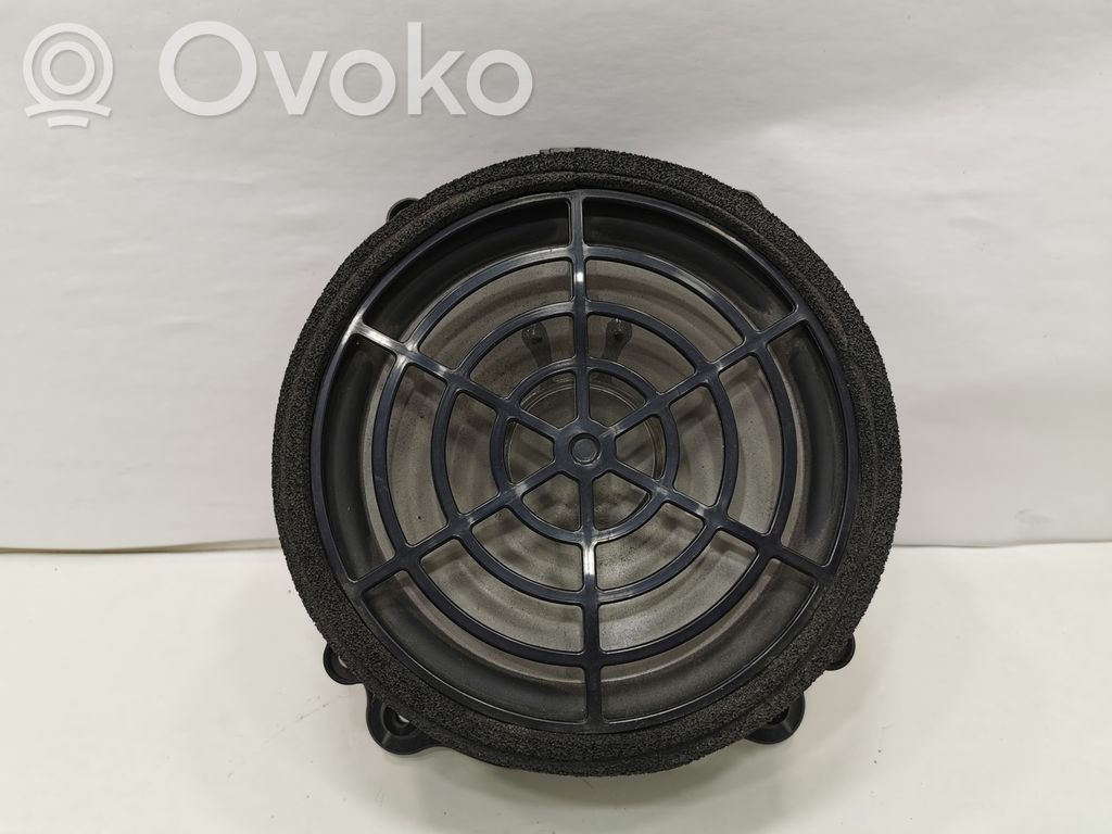 Speaker(s) in front door