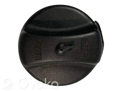 Aizskrūvējams degvielas tvertnes vāciņš