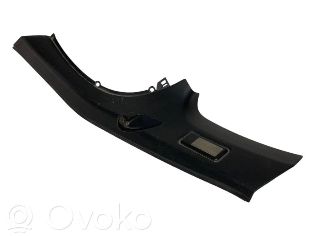 (D) statņa dekoratīvā apdare (augšdaļa)