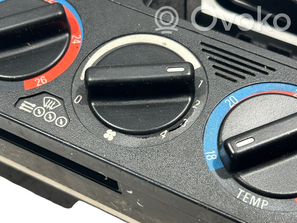 Air conditioning / climate control / interior heating control unit (in the passenger compartment)